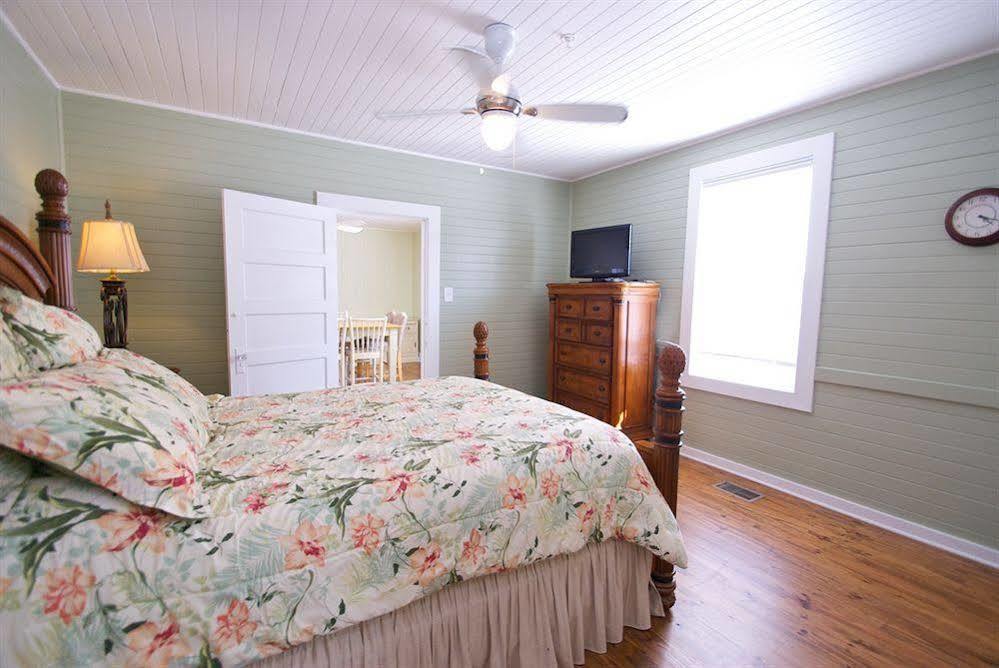 Desoto Beach Gardens タイビーアイランド エクステリア 写真